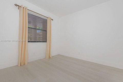 Купить кондоминиум в Санрайз, Флорида 2 спальни, 75.25м2, № 2019854 - фото 18