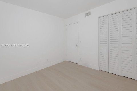 Купить кондоминиум в Санрайз, Флорида 2 спальни, 75.25м2, № 2019854 - фото 16