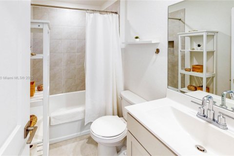 Townhouse in Homestead, Florida 3 bedrooms, 120.96 sq.m. № 1818275 - photo 14