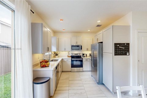 Townhouse in Homestead, Florida 3 bedrooms, 120.96 sq.m. № 1818275 - photo 26