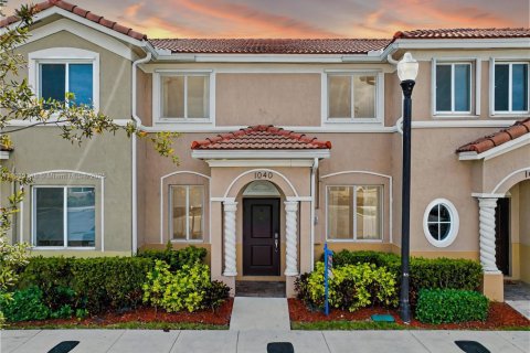 Townhouse in Homestead, Florida 3 bedrooms, 120.96 sq.m. № 1818275 - photo 1