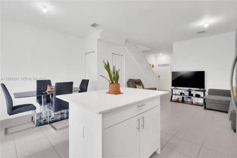 Купить таунхаус в Хомстед, Флорида 3 спальни, 123.37м2, № 2034908 - фото 7