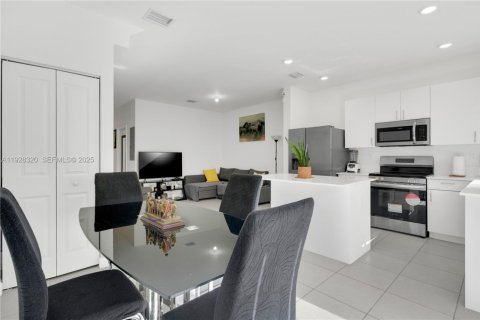 Купить таунхаус в Хомстед, Флорида 3 спальни, 123.37м2, № 2034908 - фото 10