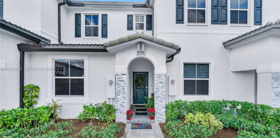 Таунхаус в Хомстед, Флорида 3 спальни, 123.37м2 № 2034908