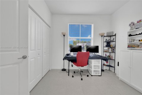 Купить таунхаус в Хомстед, Флорида 3 спальни, 123.37м2, № 2034908 - фото 20