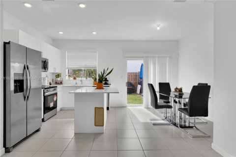 Купить таунхаус в Хомстед, Флорида 3 спальни, 123.37м2, № 2034908 - фото 5