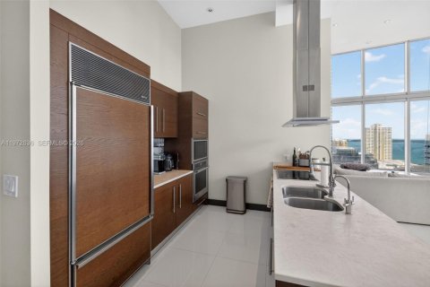 Condominio en venta en Miami, Florida, 3 dormitorios, 173.73 m2 № 2153686 - foto 9