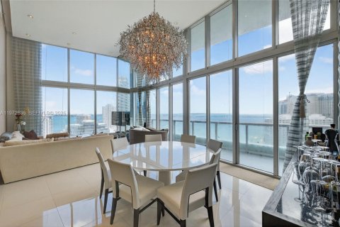 Condominio en venta en Miami, Florida, 3 dormitorios, 173.73 m2 № 2153686 - foto 1