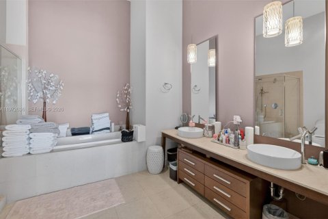 Condominio en venta en Miami, Florida, 3 dormitorios, 173.73 m2 № 2153686 - foto 21