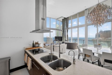 Condominio en venta en Miami, Florida, 3 dormitorios, 173.73 m2 № 2153686 - foto 8
