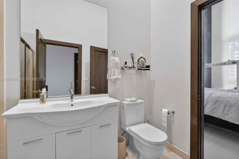 Condominio en venta en Miami, Florida, 3 dormitorios, 173.73 m2 № 2153686 - foto 19
