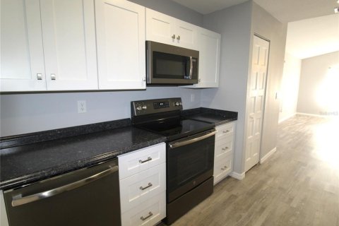 Villa ou maison à louer à Sarasota, Floride: 2 chambres, 97.55 m2 № 1616705 - photo 4