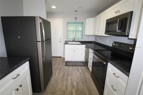 Villa ou maison à louer à Sarasota, Floride: 2 chambres, 97.55 m2 № 1616705 - photo 3
