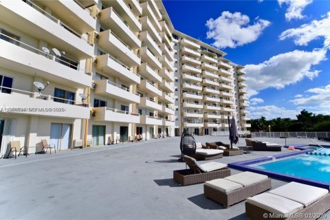 Copropriété à louer à North Bay Village, Floride: 41.25 m2 № 2008289 - photo 9