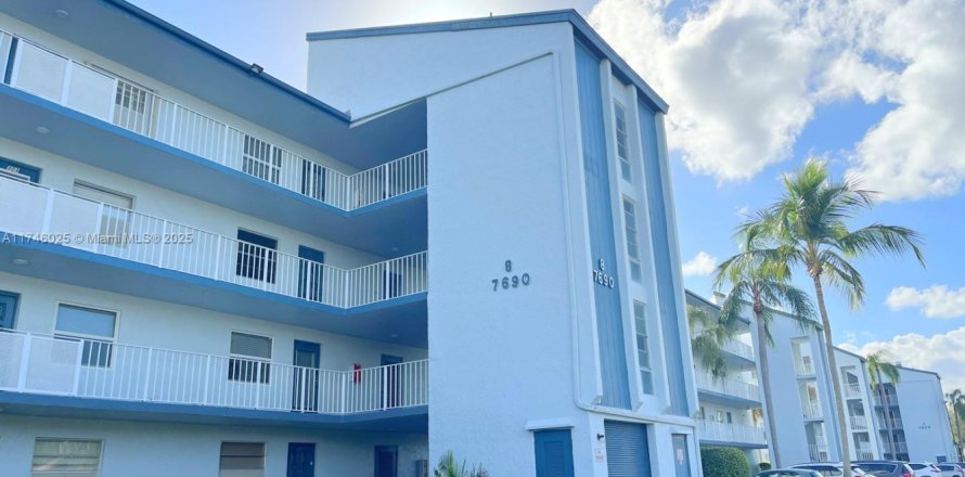 Condominio en Margate, Florida, 2 dormitorios № 1729615