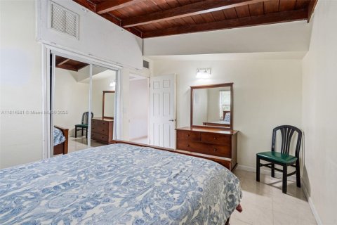 House in North Miami Beach, Florida 3 bedrooms, 101.08 sq.m. № 1772304 - photo 19