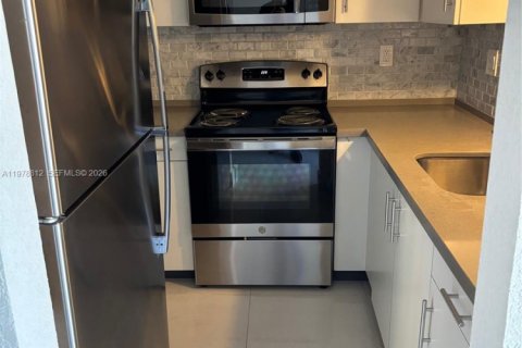 Condominio en alquiler en Hollywood, Florida, 1 dormitorio, 55.93 m2 № 2045435 - foto 3