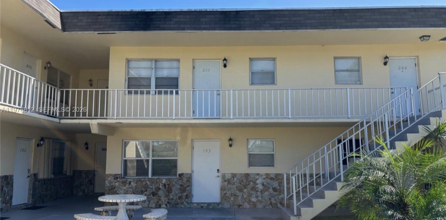 Condominio en Hollywood, Florida, 1 dormitorio  № 2045435