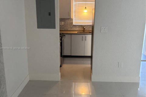 Condominio en alquiler en Hollywood, Florida, 1 dormitorio, 55.93 m2 № 2045435 - foto 8