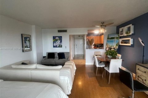 Copropriété à vendre à North Miami, Floride: 1 chambre, 56.86 m2 № 2024833 - photo 18
