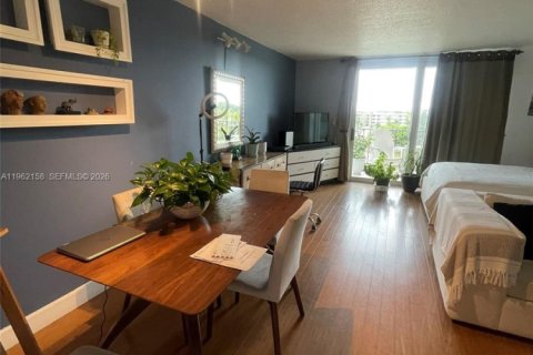 Copropriété à vendre à North Miami, Floride: 1 chambre, 56.86 m2 № 2024833 - photo 13