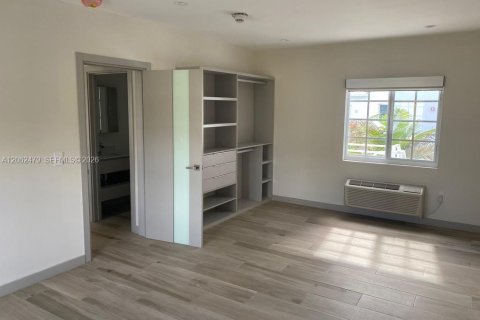 House in Miami Beach, Florida 1 bedroom № 2254798 - photo 4