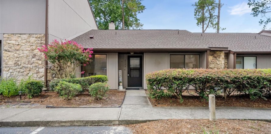 House in Gainesville, Florida 2 bedrooms, 110.74 sq.m. № 2191235