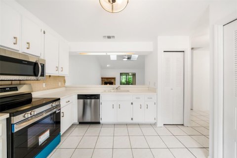 House in Gainesville, Florida 2 bedrooms, 110.74 sq.m. № 2191235 - photo 8