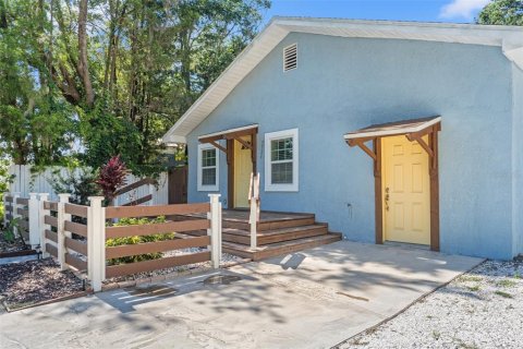 House in New Port Richey, Florida 3 bedrooms, 119.19 sq.m. № 1792020 - photo 1