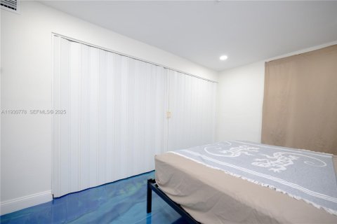 Condo in Miami, Florida, 2 bedrooms № 1989499 - photo 13