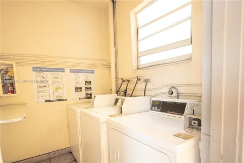 Condo in Miami, Florida, 2 bedrooms № 1989499 - photo 20