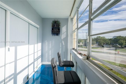 Condo in Miami, Florida, 2 bedrooms № 1989499 - photo 17