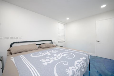 Condo in Miami, Florida, 2 bedrooms № 1989499 - photo 12