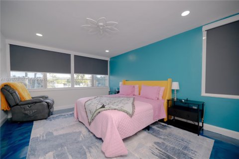 Condo in Miami, Florida, 2 bedrooms № 1989499 - photo 9