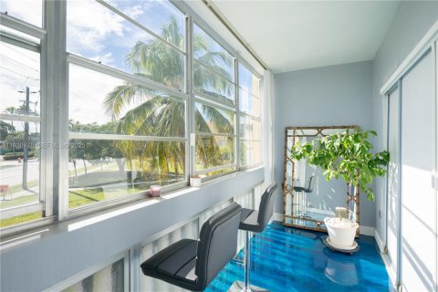 Condo in Miami, Florida, 2 bedrooms № 1989499 - photo 16