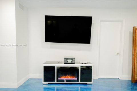 Condo in Miami, Florida, 2 bedrooms № 1989499 - photo 8