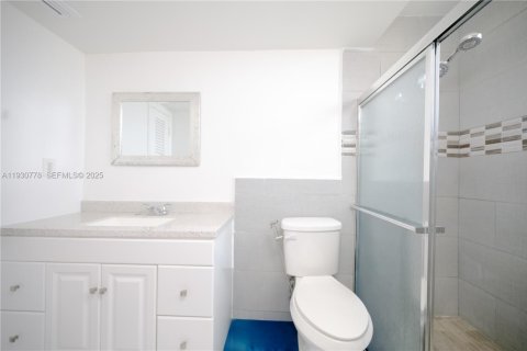 Condo in Miami, Florida, 2 bedrooms № 1989499 - photo 11
