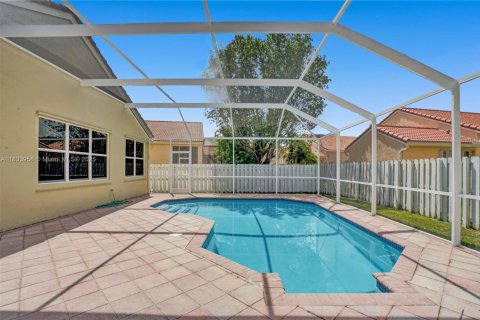 Villa ou maison à louer à Weston, Floride: 5 chambres № 1814017 - photo 14