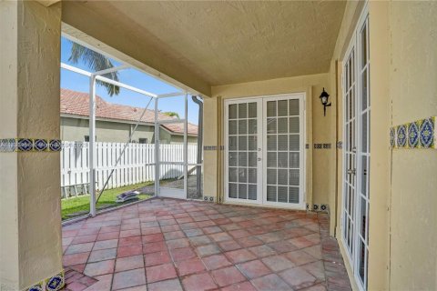 Villa ou maison à louer à Weston, Floride: 5 chambres № 1814017 - photo 11