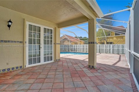 Villa ou maison à louer à Weston, Floride: 5 chambres № 1814017 - photo 10