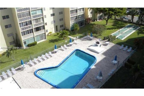 Condominio en venta en Hallandale Beach, Florida, 2 dormitorios, 101.45 m2 № 2029132 - foto 3