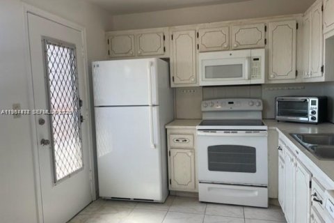 Condominio en venta en Hallandale Beach, Florida, 2 dormitorios, 101.45 m2 № 2029132 - foto 10