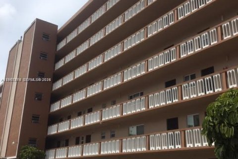 Condominio en venta en Hallandale Beach, Florida, 2 dormitorios, 101.45 m2 № 2029132 - foto 2