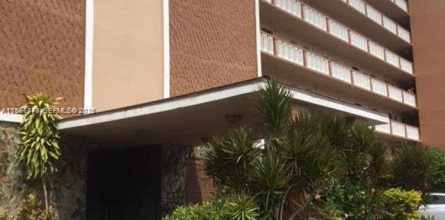 Condominio en Hallandale Beach, Florida, 2 dormitorios  № 2029132