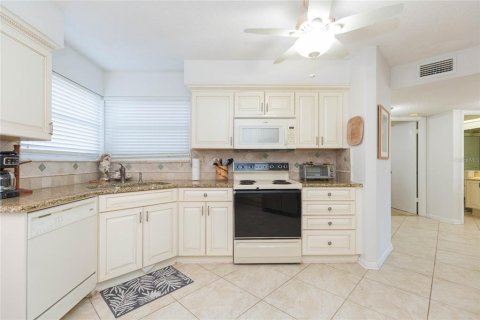 Condominio en alquiler en Saint Petersburg, Florida, 2 dormitorios, 99.87 m2 № 2204593 - foto 11
