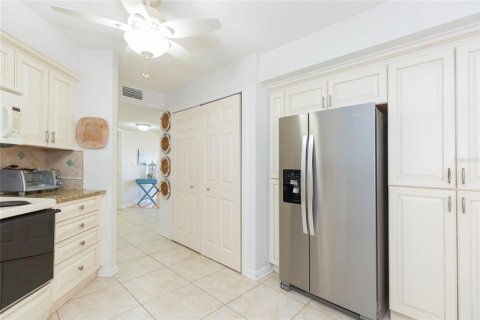 Condominio en alquiler en Saint Petersburg, Florida, 2 dormitorios, 99.87 m2 № 2204593 - foto 13