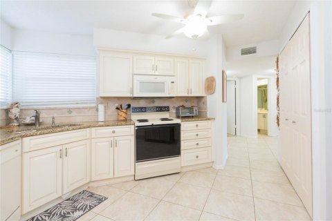 Condominio en alquiler en Saint Petersburg, Florida, 2 dormitorios, 99.87 m2 № 2204593 - foto 15