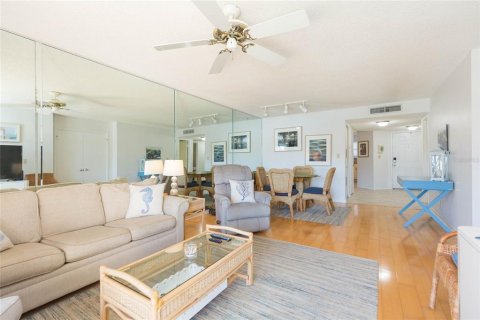 Condominio en alquiler en Saint Petersburg, Florida, 2 dormitorios, 99.87 m2 № 2204593 - foto 3