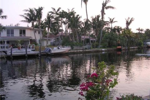 Condo in Oakland Park, Florida, 1 bedroom  № 1210226 - photo 1