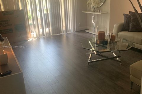 Condo in West Palm Beach, Florida, 2 bedrooms  № 1707333 - photo 4